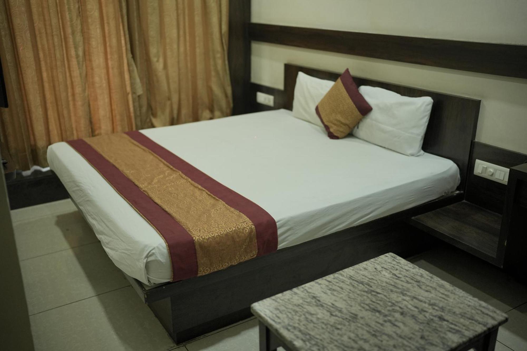Atharva Hotel Kalaburagi Zewnętrze zdjęcie