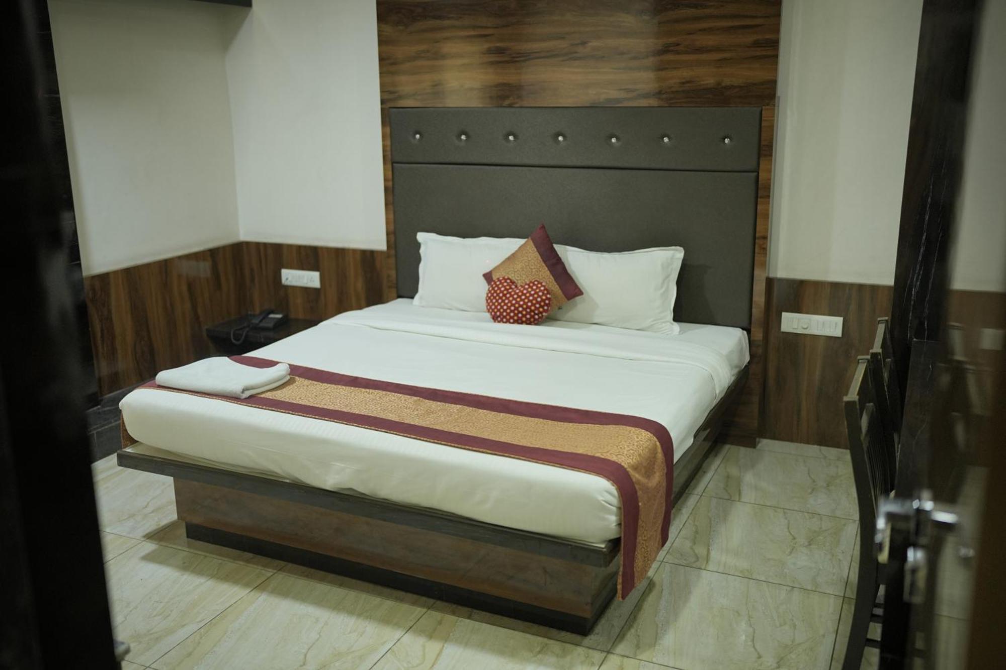 Atharva Hotel Kalaburagi Zewnętrze zdjęcie