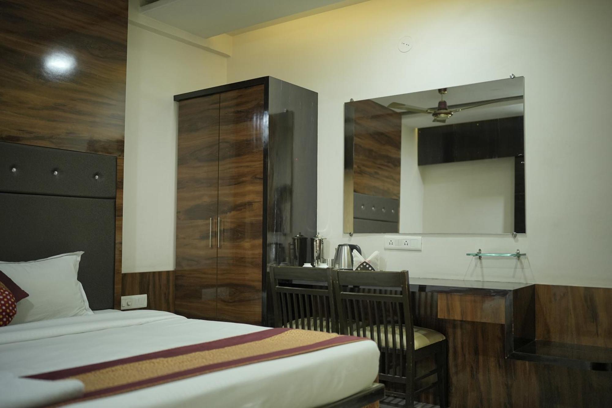 Atharva Hotel Kalaburagi Zewnętrze zdjęcie